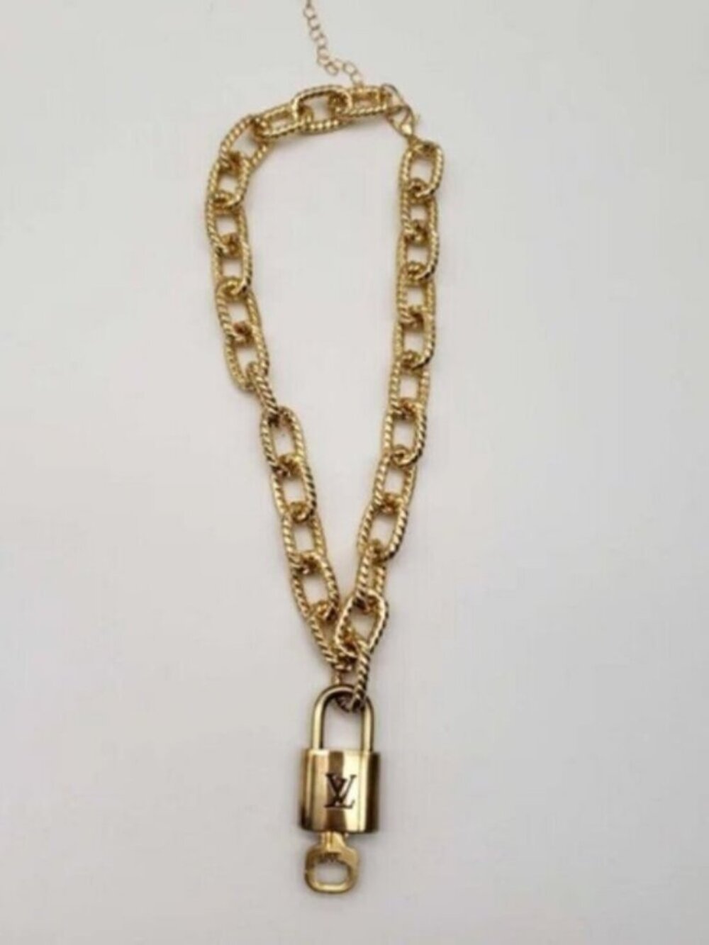 Gold-Plated Necklace with Authentic Louis Vuitton Padlock - Picture 3 of 10